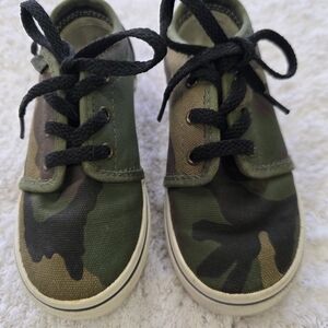 VANS Off the Wall Camo Toddler Size 8.5, Gently Used